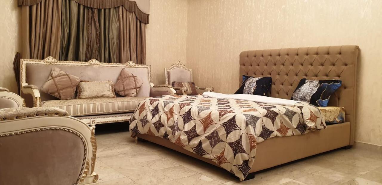 Al Wahda Private Couples Aparthotel
