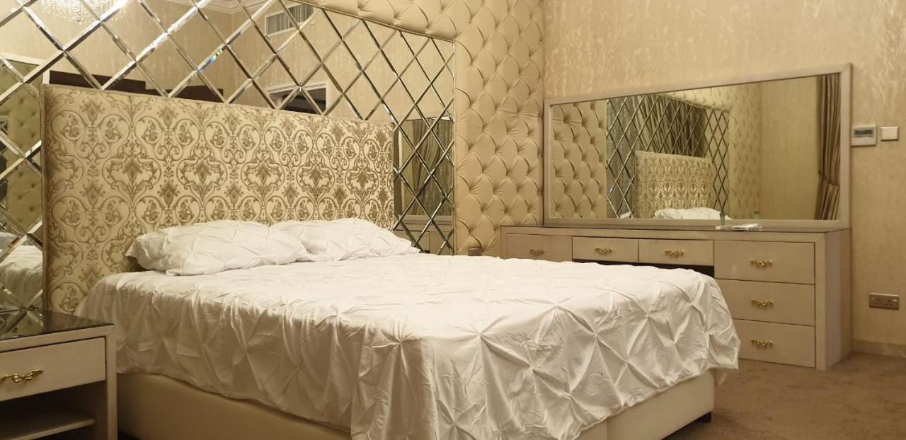 Al Wahda Private Couples